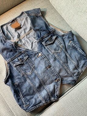 American Eagle Outfitters Men's Distressed Blue Denim Vest